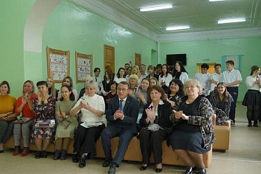 Депутаты поздравили учителей